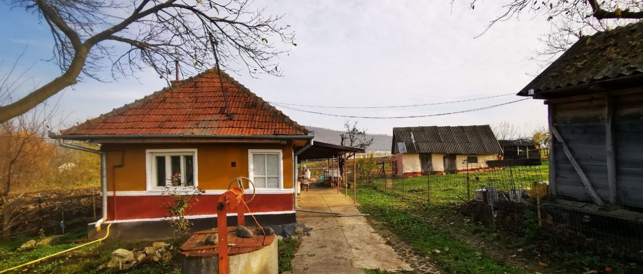 Teren intravilan 1800mp | Casa 2 camere